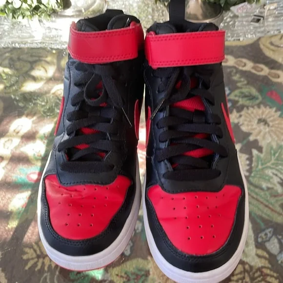 Nike Air Jordan Court Borough Mid 2 Basketball Shoes- Kids size 4 - Picture 3 of 8